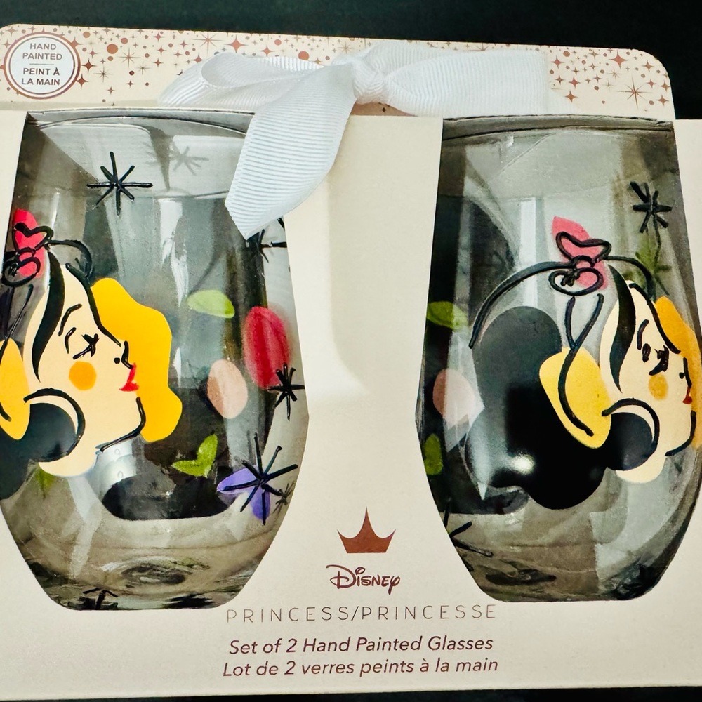 Disneys Snow White Hand-Painted Glass Set